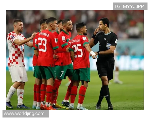 沉迷于绿茵场的足球明星们背后的故事与挑战